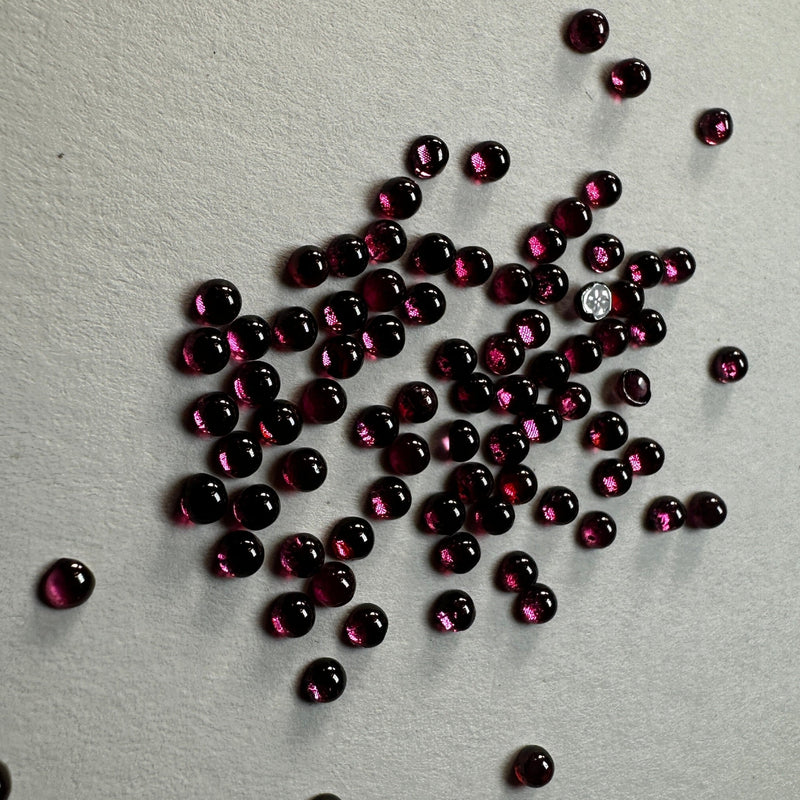 Garnet Cabochons 2.2 mm round