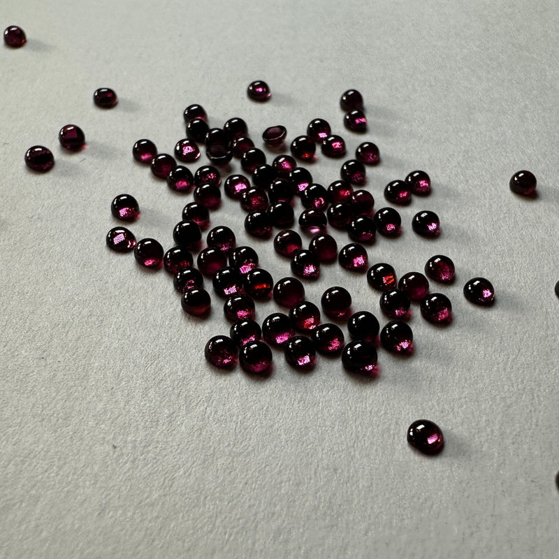 Garnet Cabochons 2.2 mm round
