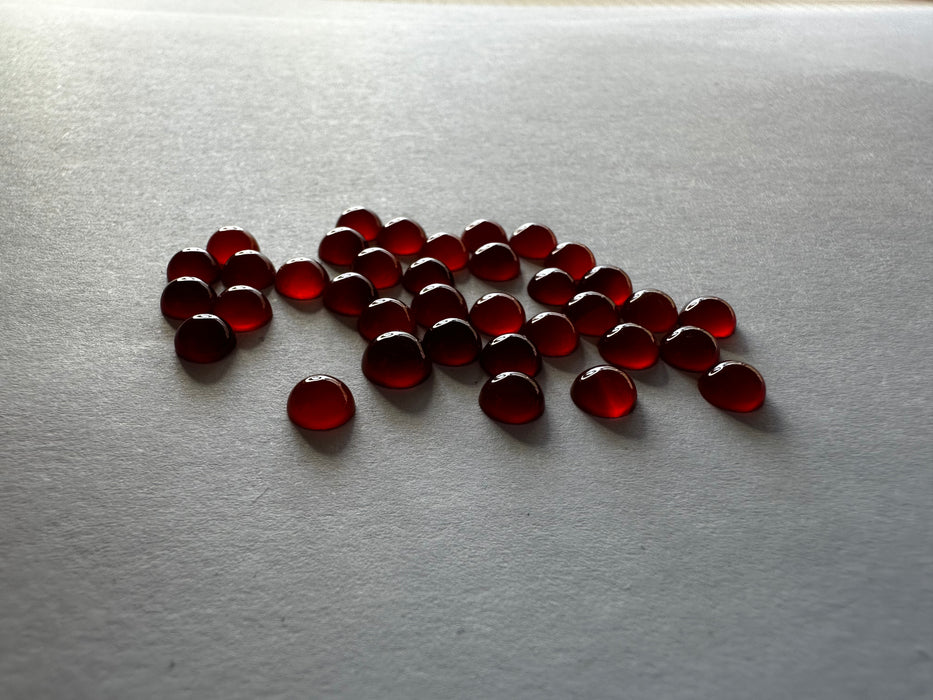 Carnelian round Cabochon (2 sizes)