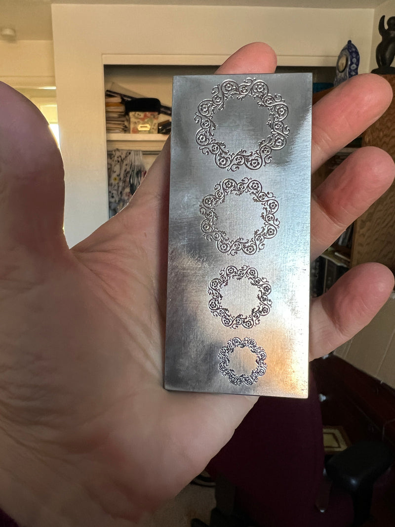 Ring of flowers plate