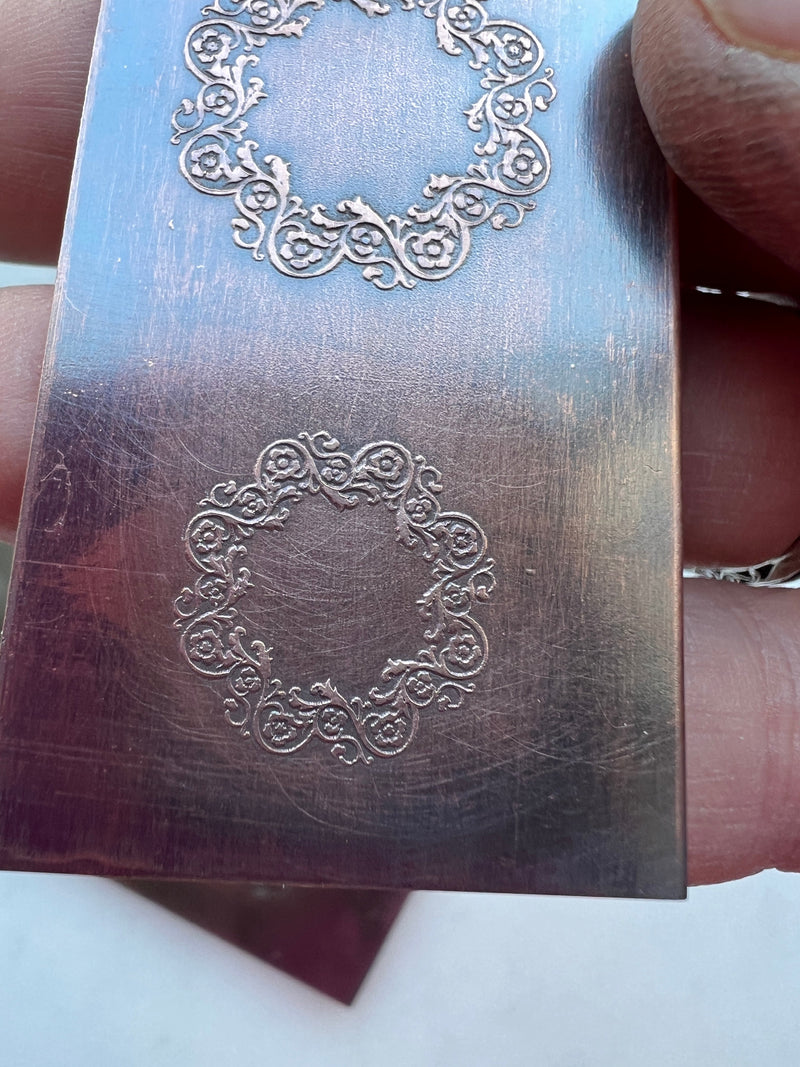 Ring of flowers plate