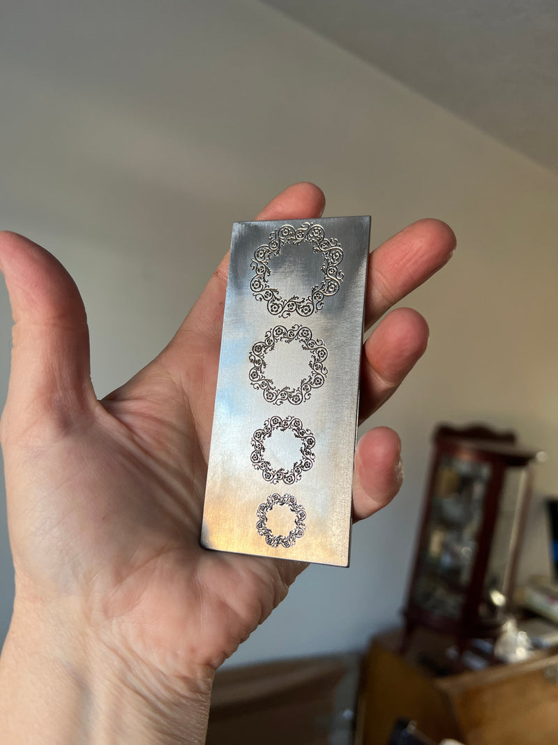 Ring of flowers plate