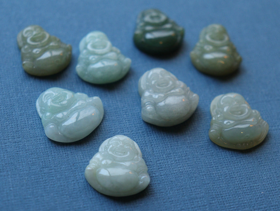 Budas de jade tallados