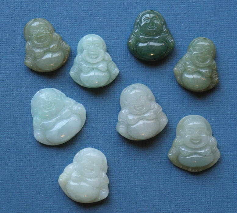 Bouddhas de jade sculptés