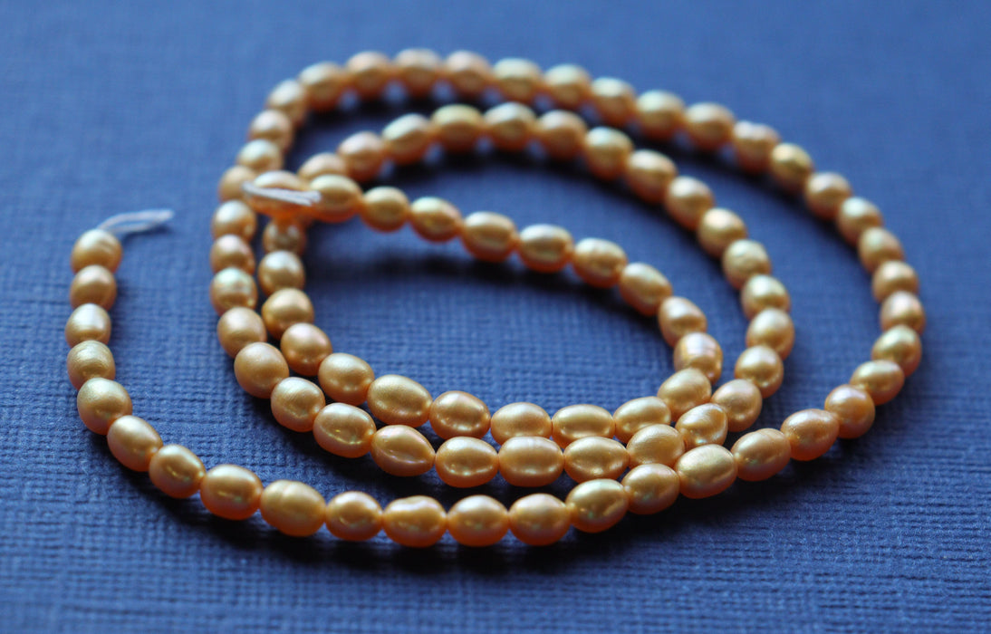 Vintage freshwater pearls 4mm