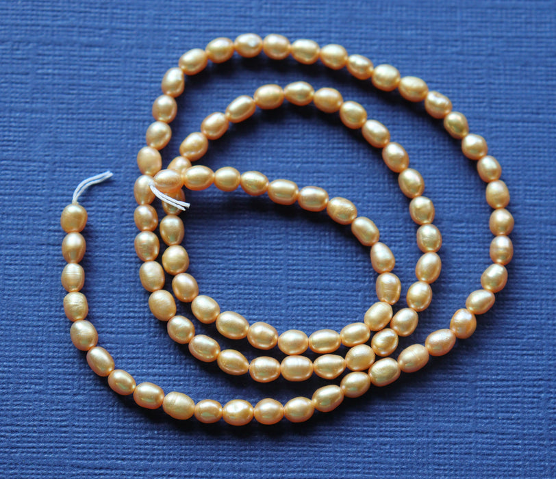 Vintage freshwater pearls 4mm